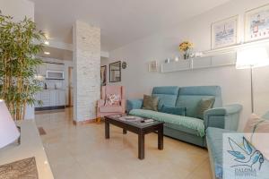 Benal Beach deluxe apartment with panoramic sea views