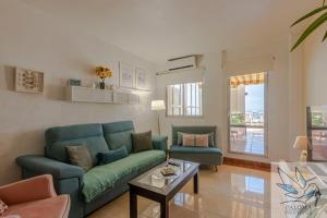 Benal Beach deluxe apartment with panoramic sea views