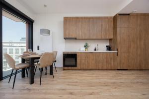 Towarowa Towers Apartment by Solarento