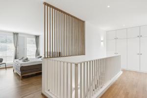 COMFORT HOMES - Premium Apartments - 15 Lucerne - Washer & Dryer - Public Transport - Parking