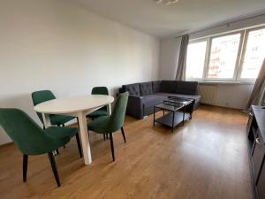 Plac Zawiszy by VAYA STAYS