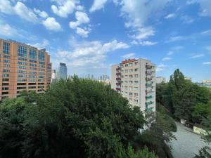 Plac Zawiszy by VAYA STAYS