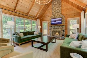 Hot Tub Soaks Starlit Smores Fireside Reads Nearby Golf Pools Trails - Wandering Creek