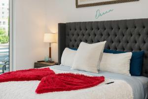 Modern Haven in Paradise w Heated Eco Pool 5B 4B