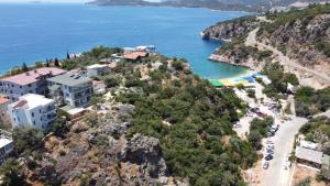 GREEN HiLL DEFNE APART