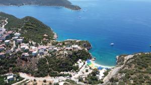 GREEN HiLL DEFNE APART