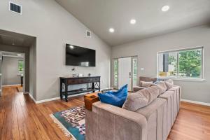 2BR Retreat-Pickleball-Hot Tub-Dog Friendly