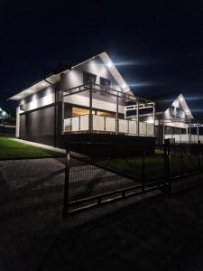 Domy na Roztoczu Aleja Lipowa B,G,J,K Sauna Jacuzzi Kajaki