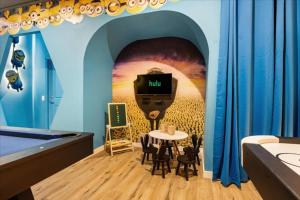 8 Bedrooms 6 Bathrooms Windsor Cay 15803Cc