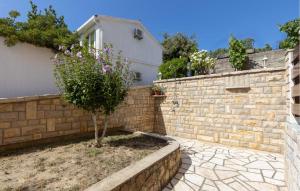 1 Bedroom Gorgeous Apartment In Palit