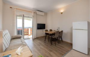 1 Bedroom Gorgeous Apartment In Palit 