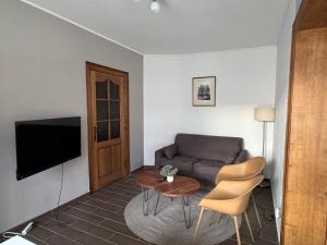 Centrally located house for six