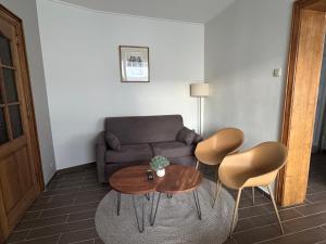 Centrally located house for six