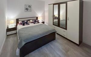 Gorgeous Apartment In Kastel Stari