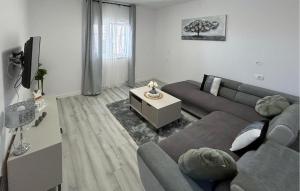 Gorgeous Apartment In Kastel Stari