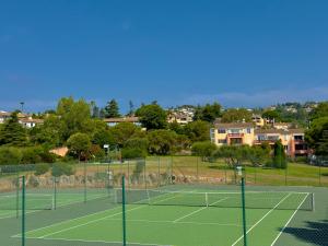 Villas VILLA avec piscine WIFI parking (Villeneuve Loubet) : photos des chambres
