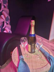 B&B / Chambres d'hotes Love room L-ecrin tropical : photos des chambres