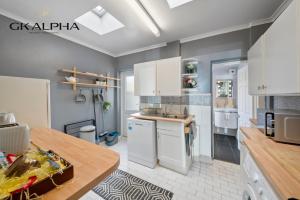 Heartwarming Windsor Cottage with Free Parking that is Perfect for Relaxation