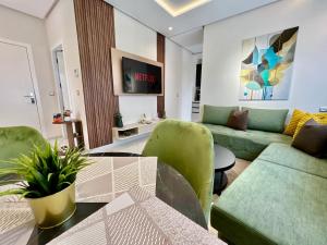 Coastal Emerald Stay - 2 BR with Balcony