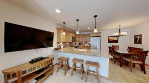 One Bedroom Condo Close To Canyon Lodge!