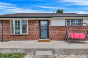 Cozy King suite- play room- hot tub