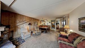 2 Bed 2 Bath Condo Steps Away From Recreation!