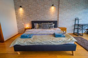 Amazing City Views - Charming Penthouse & Aparment