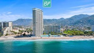Harbor 171 - Beachfront Suites with Pools Gym & Rooftop