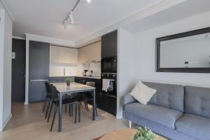 Cozy apartment steps away from Costanera Center