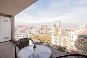 Cozy apartment steps away from Costanera Center