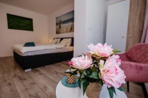 Downtown Escape - Refined & Bright, City Heart