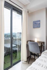 MY Modest Condo with Balcony near IT Park Cebu - Pool, Gym, Sauna