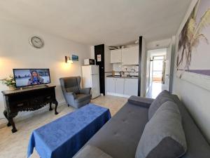 Apartment Sea View in Rincon de Loix- free parking, pool, Wi-Fi, new air conditioning