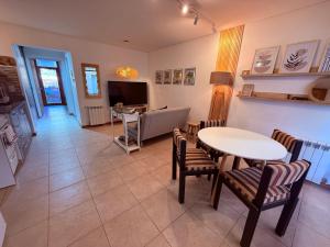 Hermoso departamento con balcón y cochera en el centro SMA Ñire31 Roca