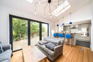 EEJs Luxe 5 Bed Home - Greenwich