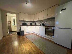 Modern apartment, stunning view, large garden!