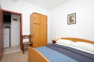 Apartments by the sea Vinisce, Trogir - 24197