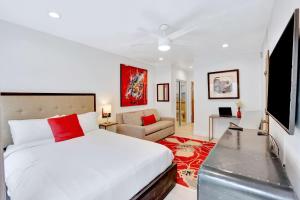 320-1 Las Olas Boulevard