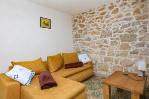 Apartments with parking space Konjevrate, Krka - 24487