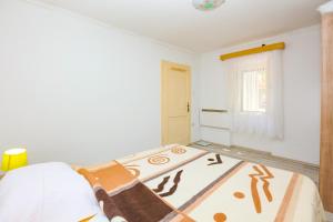 Apartments with parking space Konjevrate, Krka - 24487