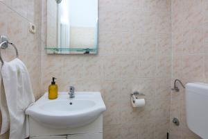 Apartments with parking space Rogoznica - 24468