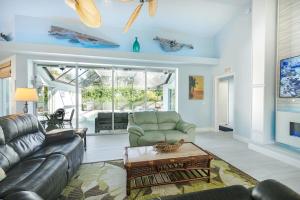 Luxury 3 Bed 2 Bath Home with Pool and Spa