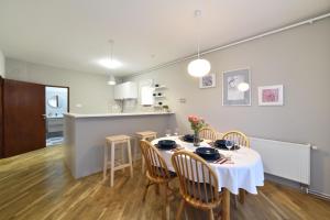 Apartments with parking space Zagreb - 24661