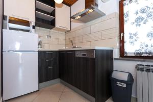 Apartments and rooms with parking space Pakostane, Biograd - 24768