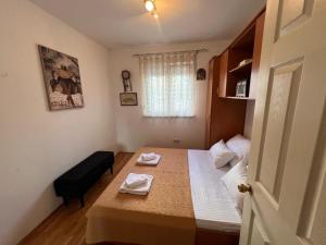 Apartments with WiFi Makarska - 24779