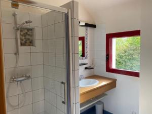 Maisons de vacances Holiday Home Perros-Guirec Pink Granite Coast, cleaning included : photos des chambres