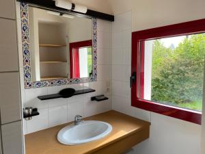 Maisons de vacances Holiday Home Perros-Guirec Pink Granite Coast, cleaning included : photos des chambres