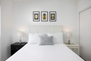 Luxury and Spacious Suite Steps To Eaton Center