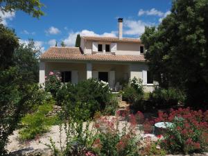 Maisons de vacances Holiday Home in Villes-sur-Auzon with Pool, cleaning included : photos des chambres