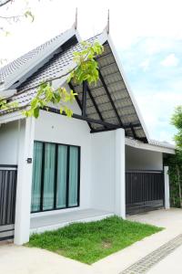 me2 Singhamuntra Resort Kamphaengsaen